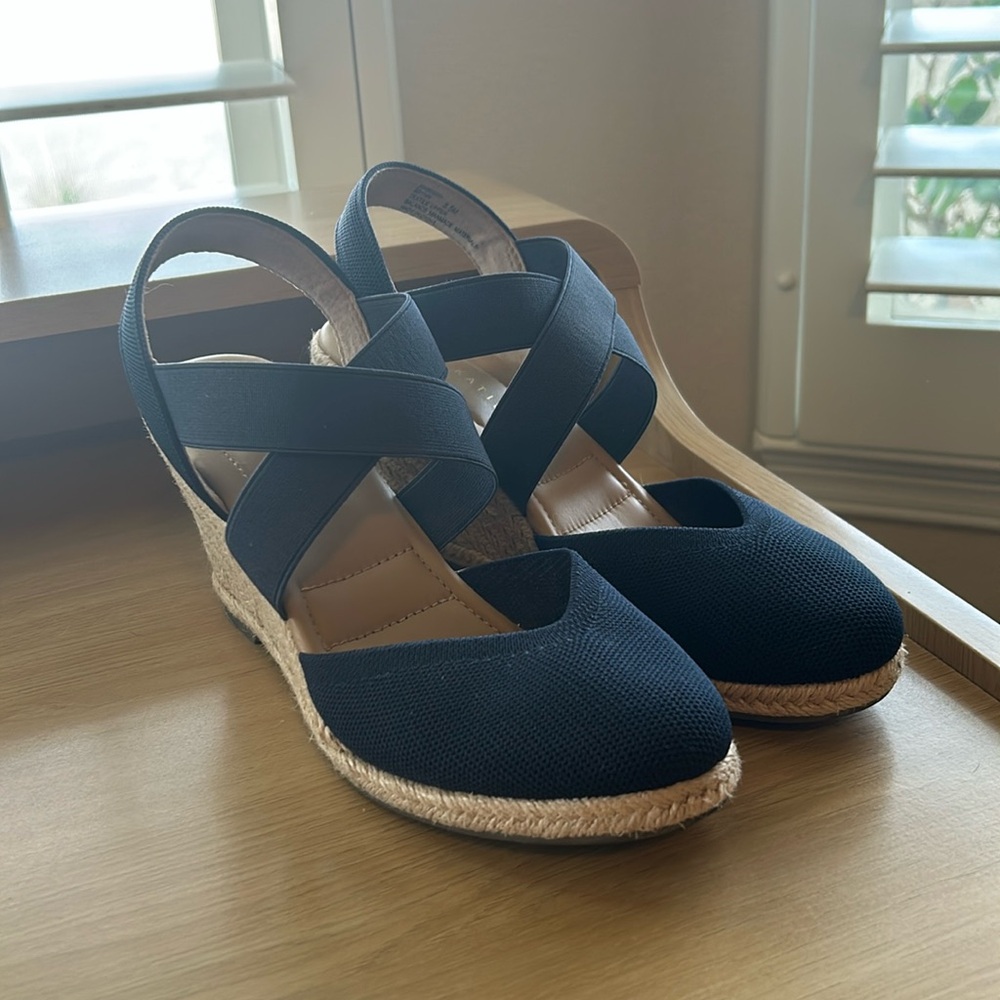 EUC Kelly and Katie Navy Blue Fabric Espadrilles Size 8.5 M